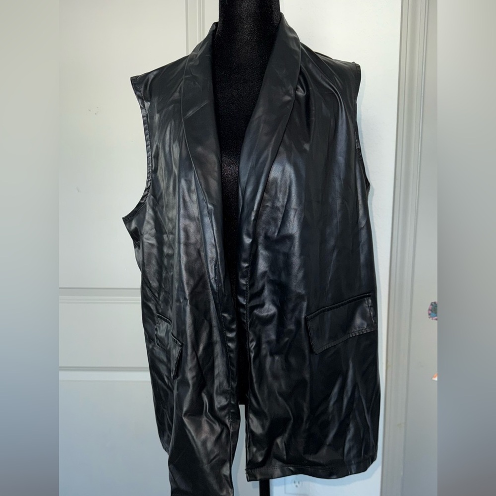 SHEIN Black Faux Leather Vest